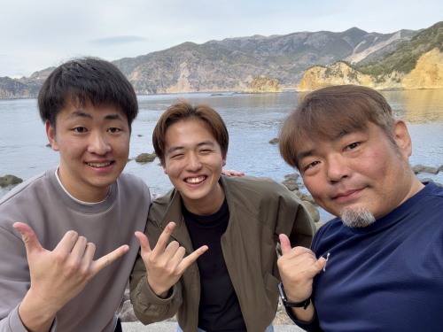 西伊豆・黄金崎での体験ダイビングを笑顔で終えた大学生のゲスト。クリオネダイバーズの充実した1日。