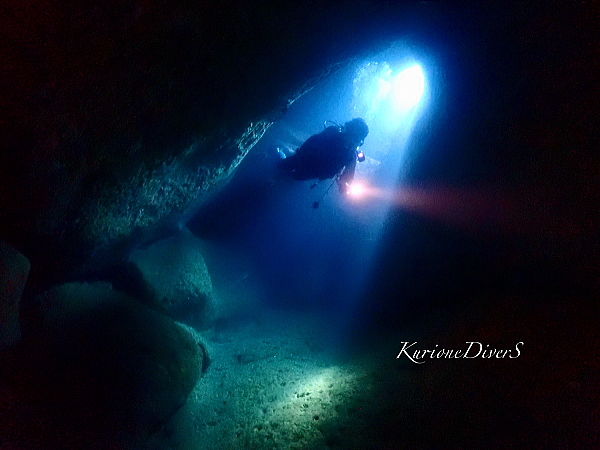 三競2番穴 静寂のブルーとコントラスト
