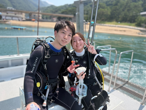 本日のゲスト様、ご夫婦で仲良く午後の体験ダイビングへご出発