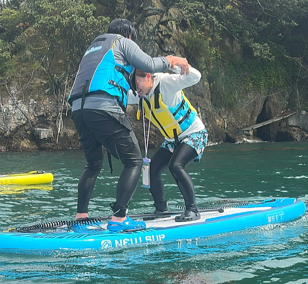 SUPボード上で押しくらまんじゅう対決