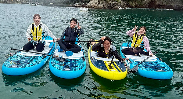 午後SUPツアーのラストに最高の笑顔で記念写真